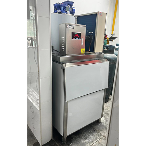 300公斤片冰机交付龙岗某超市